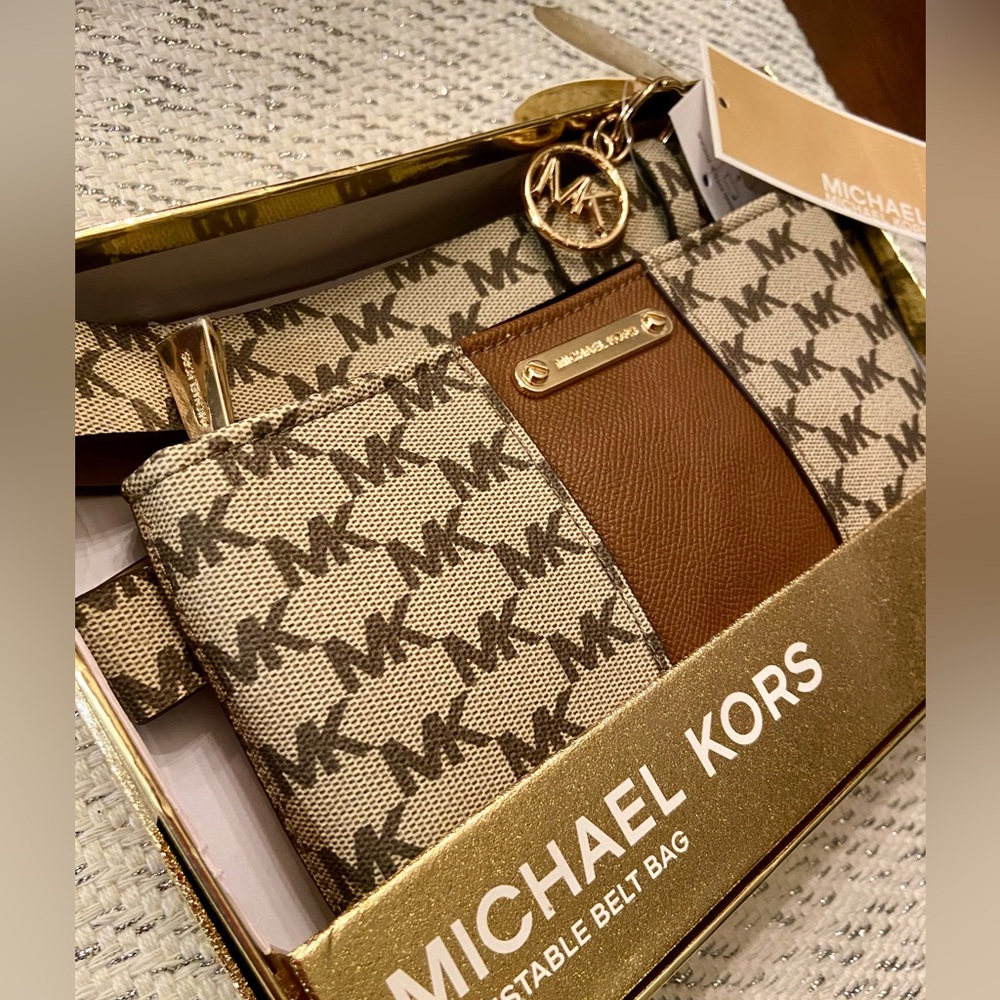 NWT! Authentic Michael Kors adjustable belt bag, crossbody. In Holiday gift box! - Picture 7 of 16